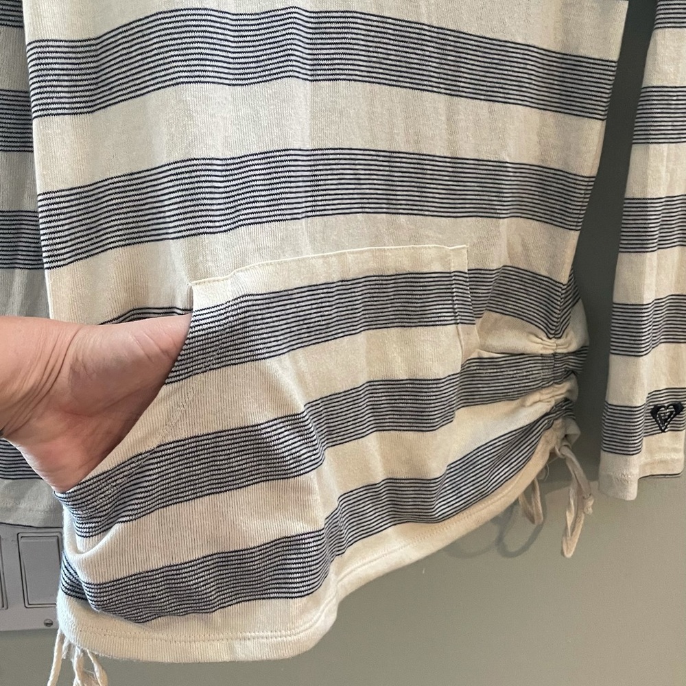 Cute Roxy pull over - Picture 4 of 16